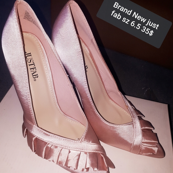 Brand New Never worn Fashion Nova Heels - Picture 1 of 3
